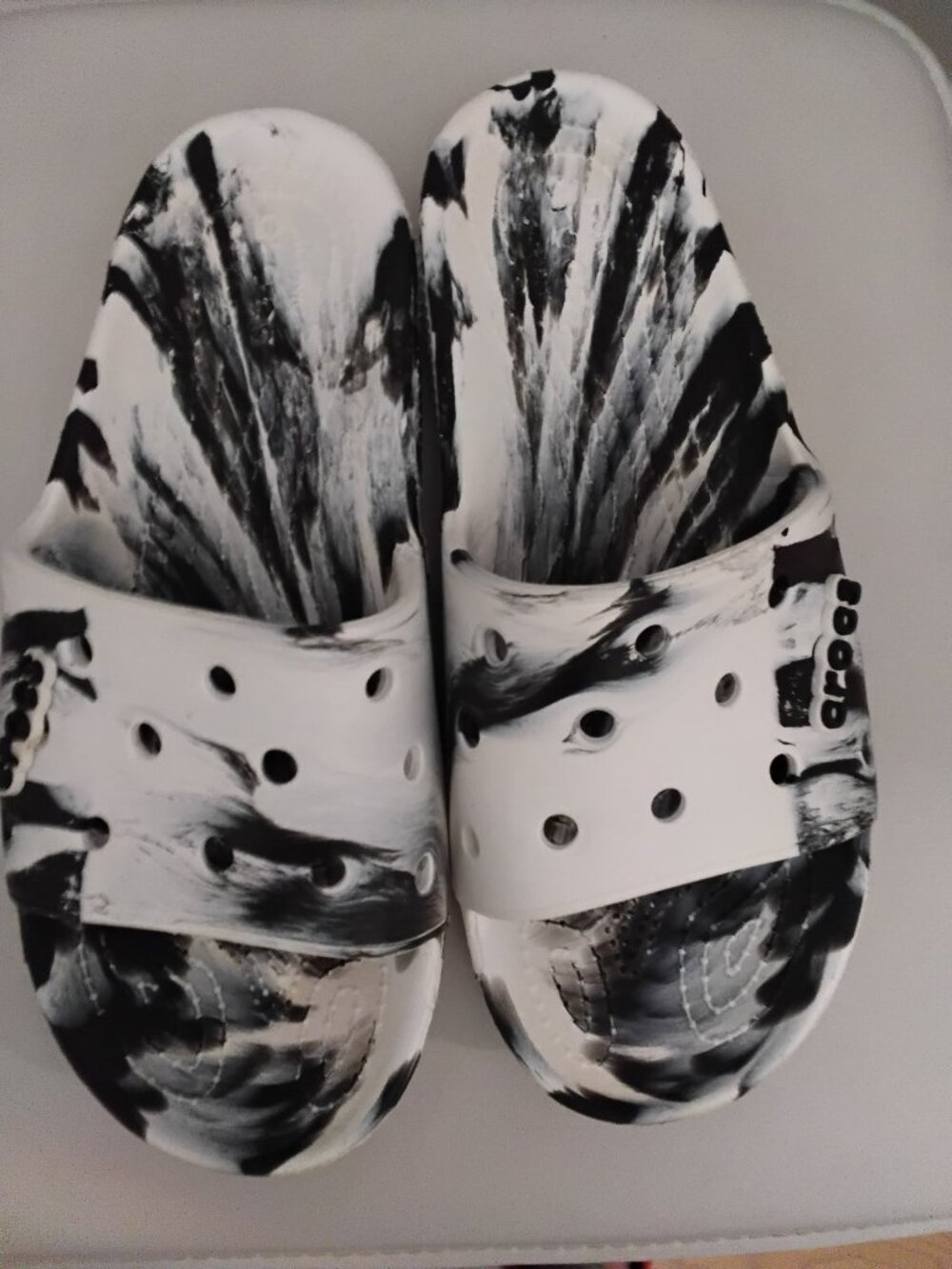 Man sandal  crocs new size 11 to 12 beautiful color